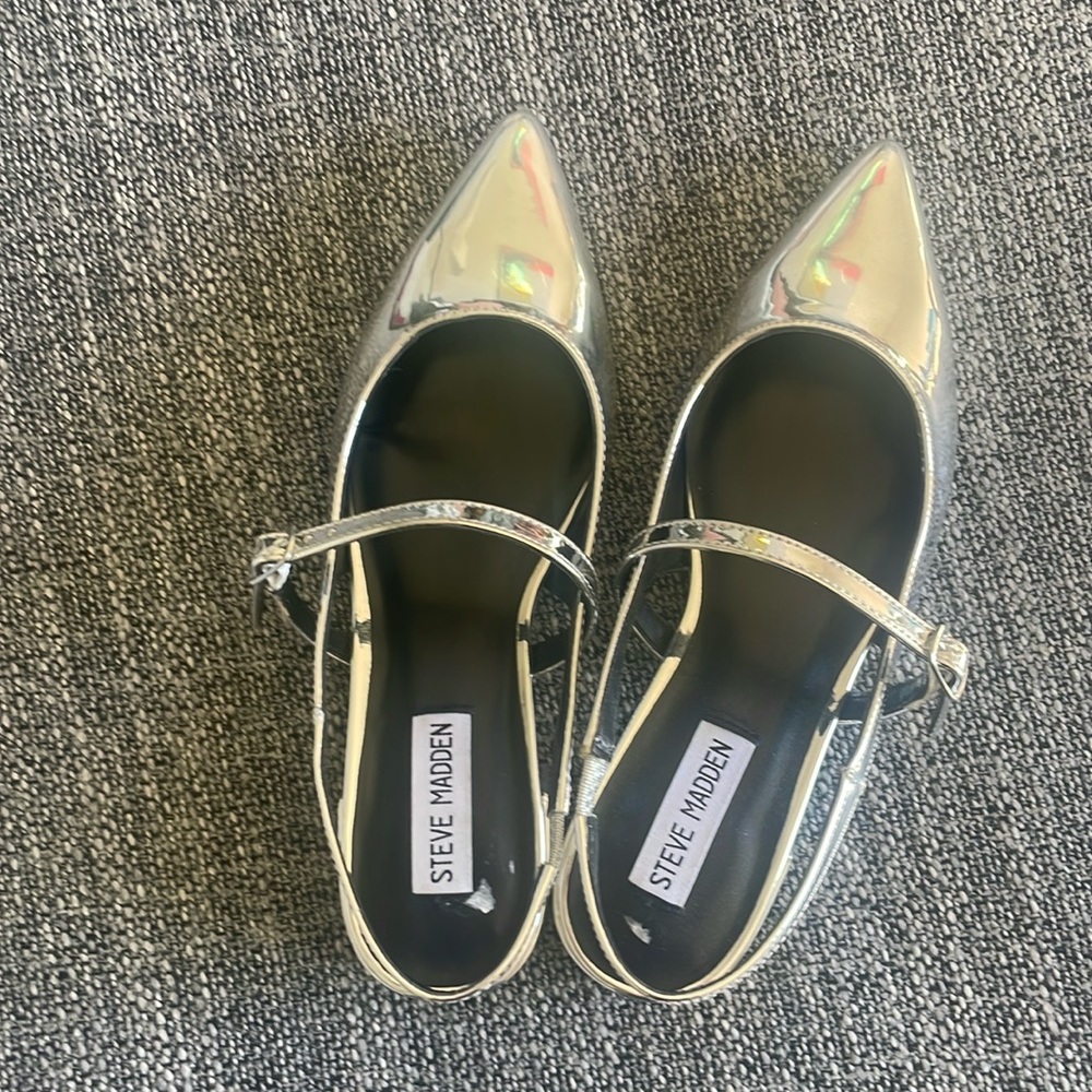 STEVE MADDEN silver pointed flats